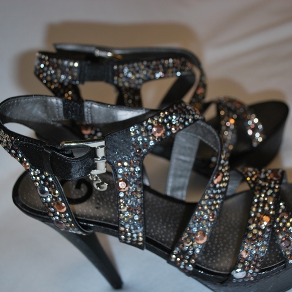 NIB Nadia Pewter platform heels by Guess - Picture 5 of 5